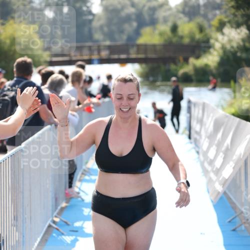 25.08.2024 - Elbe Triathlon Hamburg H.Heesch http://msf.ph/oto/6846316 25.08.2024 14:46:18 Schwimmen  meine-sportfotos.de