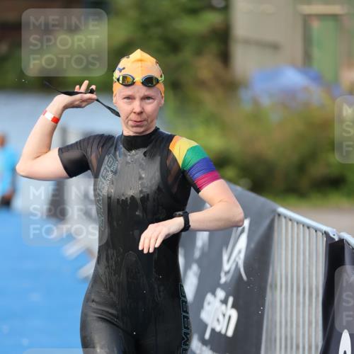 25.08.2024 - Elbe Triathlon Hamburg H.Heesch http://msf.ph/oto/6846321 25.08.2024 08:49:00 Schwimmen 133, 143, 170, 177 meine-sportfotos.de