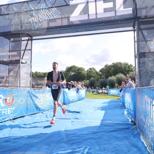 25.08.2024 - Elbe Triathlon Hamburg H.Heesch http://msf.ph/oto/6846349 25.08.2024 10:39:02 Ziel 179, 316 meine-sportfotos.de