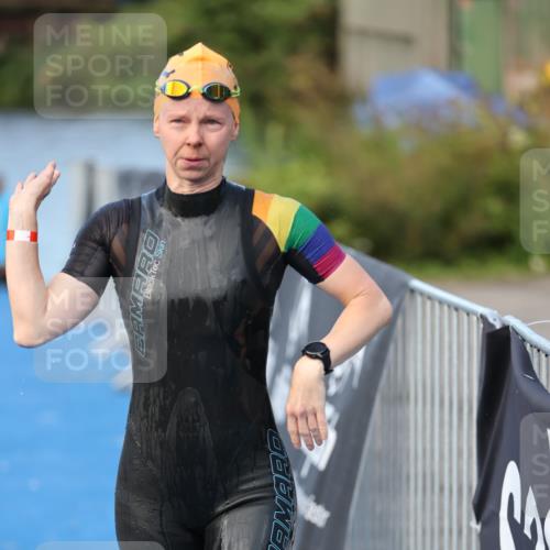 25.08.2024 - Elbe Triathlon Hamburg H.Heesch http://msf.ph/oto/6846358 25.08.2024 08:49:00 Schwimmen 133, 143, 170, 177 meine-sportfotos.de