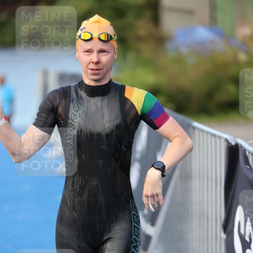 25.08.2024 - Elbe Triathlon Hamburg H.Heesch http://msf.ph/oto/6846373 25.08.2024 08:49:01 Schwimmen 133, 143, 170, 177 meine-sportfotos.de