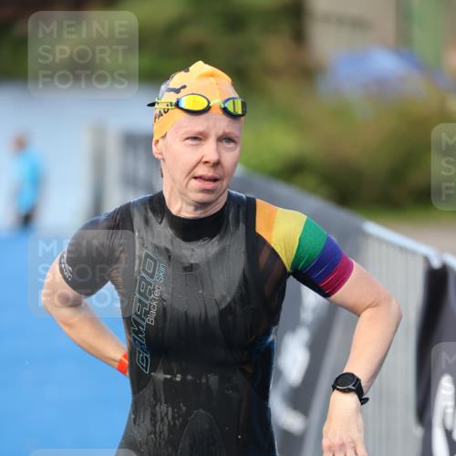 25.08.2024 - Elbe Triathlon Hamburg H.Heesch http://msf.ph/oto/6846386 25.08.2024 08:49:01 Schwimmen 133, 143, 170, 177 meine-sportfotos.de