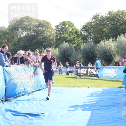 25.08.2024 - Elbe Triathlon Hamburg H.Heesch http://msf.ph/oto/6846388 25.08.2024 10:39:19 Ziel 120 meine-sportfotos.de