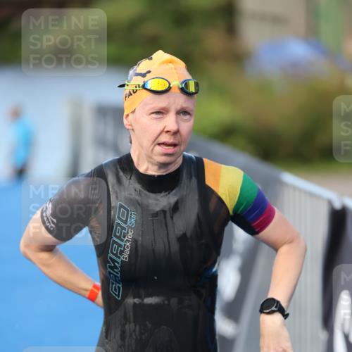 25.08.2024 - Elbe Triathlon Hamburg H.Heesch http://msf.ph/oto/6846392 25.08.2024 08:49:01 Schwimmen 133, 143, 170, 177 meine-sportfotos.de