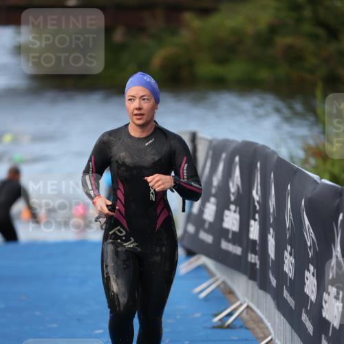 25.08.2024 - Elbe Triathlon Hamburg H.Heesch http://msf.ph/oto/6846429 25.08.2024 08:49:48 Schwimmen 108 meine-sportfotos.de