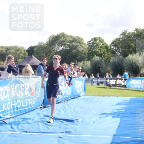 25.08.2024 - Elbe Triathlon Hamburg H.Heesch http://msf.ph/oto/6846435 25.08.2024 10:39:19 Ziel 120 meine-sportfotos.de