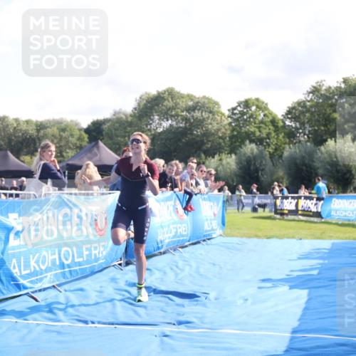 25.08.2024 - Elbe Triathlon Hamburg H.Heesch http://msf.ph/oto/6846444 25.08.2024 10:39:19 Ziel 120 meine-sportfotos.de