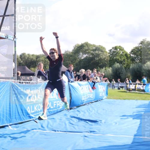25.08.2024 - Elbe Triathlon Hamburg H.Heesch http://msf.ph/oto/6846465 25.08.2024 10:39:20 Ziel 120 meine-sportfotos.de