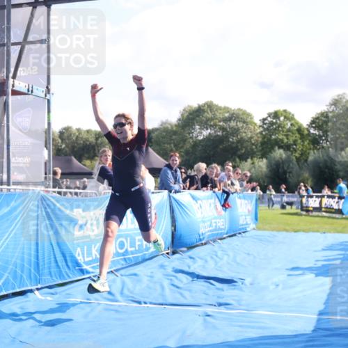25.08.2024 - Elbe Triathlon Hamburg H.Heesch http://msf.ph/oto/6846473 25.08.2024 10:39:20 Ziel 120 meine-sportfotos.de