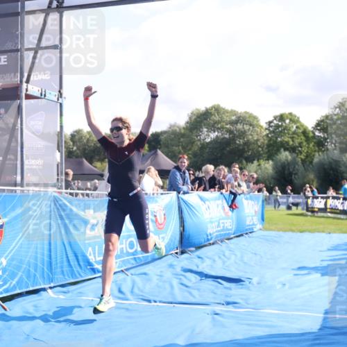 25.08.2024 - Elbe Triathlon Hamburg H.Heesch http://msf.ph/oto/6846477 25.08.2024 10:39:20 Ziel 120 meine-sportfotos.de