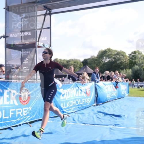 25.08.2024 - Elbe Triathlon Hamburg H.Heesch http://msf.ph/oto/6846502 25.08.2024 10:39:20 Ziel 120 meine-sportfotos.de