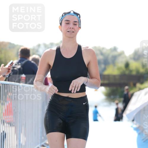 25.08.2024 - Elbe Triathlon Hamburg H.Heesch http://msf.ph/oto/6846507 25.08.2024 14:46:30 Schwimmen  meine-sportfotos.de