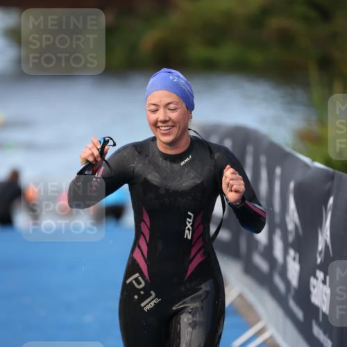 25.08.2024 - Elbe Triathlon Hamburg H.Heesch http://msf.ph/oto/6846533 25.08.2024 08:49:49 Schwimmen 108 meine-sportfotos.de