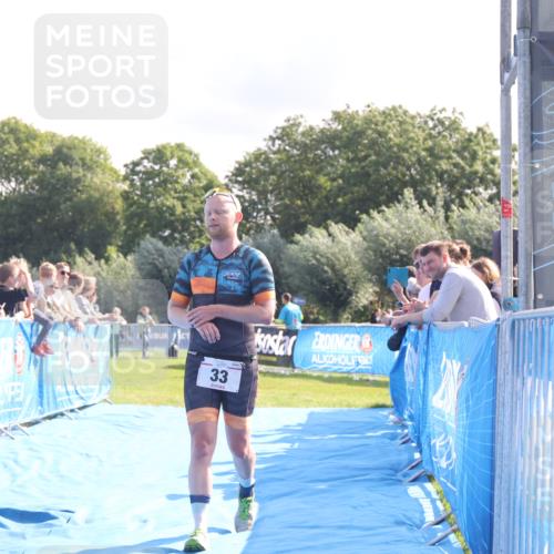 25.08.2024 - Elbe Triathlon Hamburg H.Heesch http://msf.ph/oto/6846537 25.08.2024 10:39:33 Ziel 33 meine-sportfotos.de