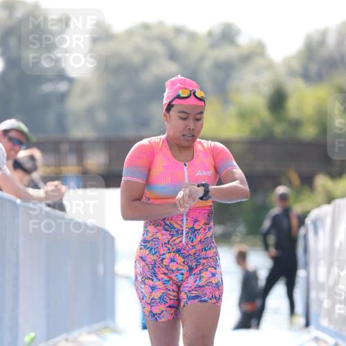 25.08.2024 - Elbe Triathlon Hamburg H.Heesch http://msf.ph/oto/6846551 25.08.2024 14:46:55 Schwimmen  meine-sportfotos.de