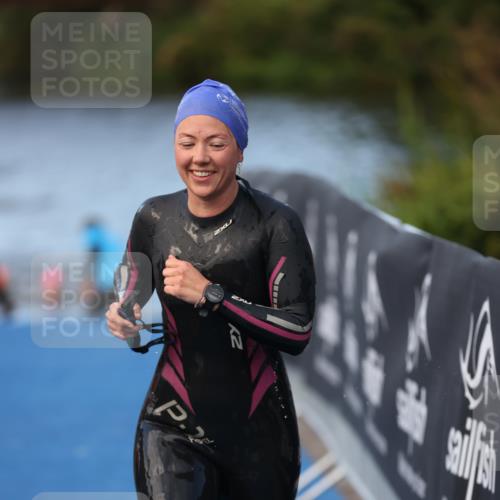25.08.2024 - Elbe Triathlon Hamburg H.Heesch http://msf.ph/oto/6846553 25.08.2024 08:49:49 Schwimmen 108 meine-sportfotos.de