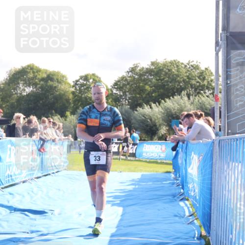 25.08.2024 - Elbe Triathlon Hamburg H.Heesch http://msf.ph/oto/6846575 25.08.2024 10:39:33 Ziel 33 meine-sportfotos.de