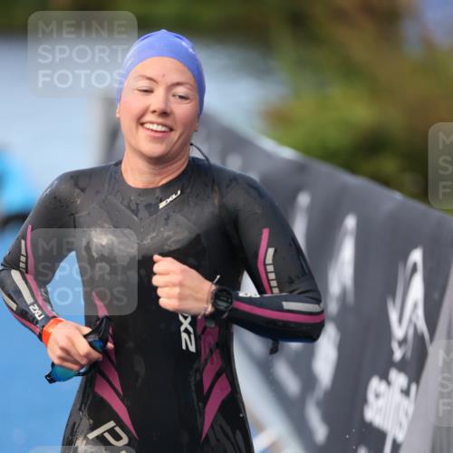25.08.2024 - Elbe Triathlon Hamburg H.Heesch http://msf.ph/oto/6846609 25.08.2024 08:49:50 Schwimmen 108 meine-sportfotos.de