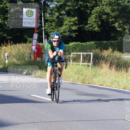 25.08.2024 - Elbe Triathlon Hamburg Fuchs,  Jonas http://msf.ph/oto/6846620 25.08.2024 09:08:19 Radfahren 204, 275, 236, 42, 153, 120 meine-sportfotos.de