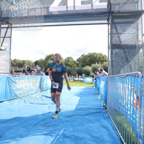 25.08.2024 - Elbe Triathlon Hamburg H.Heesch http://msf.ph/oto/6846647 25.08.2024 10:39:35 Ziel 33 meine-sportfotos.de