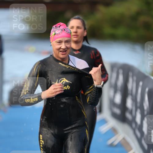 25.08.2024 - Elbe Triathlon Hamburg H.Heesch http://msf.ph/oto/6846670 25.08.2024 08:50:05 Schwimmen 118, 127, 155 meine-sportfotos.de