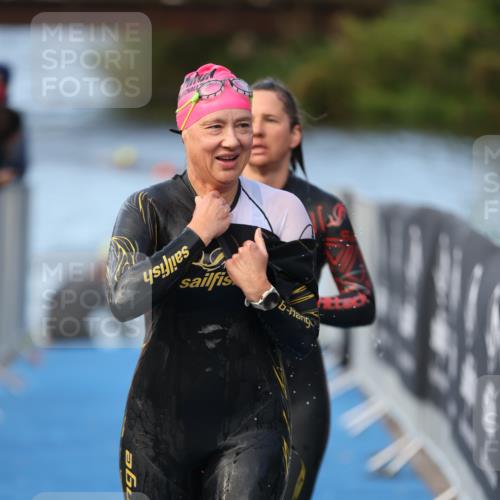25.08.2024 - Elbe Triathlon Hamburg H.Heesch http://msf.ph/oto/6846688 25.08.2024 08:50:05 Schwimmen 118, 127, 155 meine-sportfotos.de