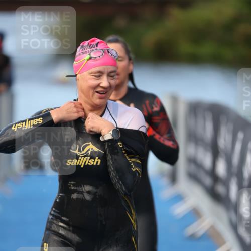 25.08.2024 - Elbe Triathlon Hamburg H.Heesch http://msf.ph/oto/6846701 25.08.2024 08:50:05 Schwimmen 118, 127, 155 meine-sportfotos.de