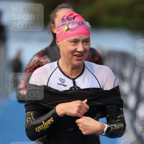 25.08.2024 - Elbe Triathlon Hamburg H.Heesch http://msf.ph/oto/6846777 25.08.2024 08:50:06 Schwimmen 118, 127, 155 meine-sportfotos.de
