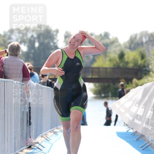 25.08.2024 - Elbe Triathlon Hamburg H.Heesch http://msf.ph/oto/6846779 25.08.2024 14:47:39 Schwimmen  meine-sportfotos.de