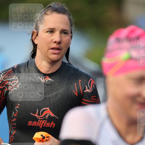 25.08.2024 - Elbe Triathlon Hamburg H.Heesch http://msf.ph/oto/6846805 25.08.2024 08:50:07 Schwimmen 118, 127, 155 meine-sportfotos.de