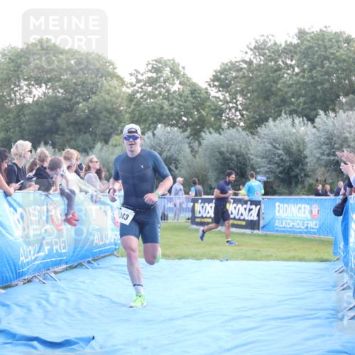 25.08.2024 - Elbe Triathlon Hamburg H.Heesch http://msf.ph/oto/6846807 25.08.2024 10:40:50 Ziel 242, 243 meine-sportfotos.de