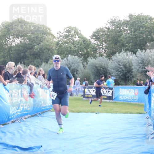 25.08.2024 - Elbe Triathlon Hamburg H.Heesch http://msf.ph/oto/6846813 25.08.2024 10:40:50 Ziel 242, 243 meine-sportfotos.de