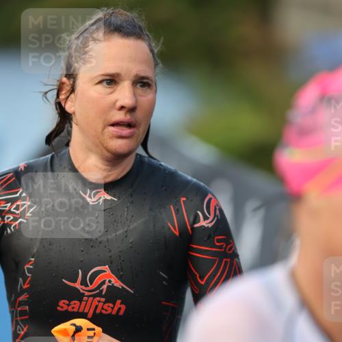25.08.2024 - Elbe Triathlon Hamburg H.Heesch http://msf.ph/oto/6846815 25.08.2024 08:50:08 Schwimmen 118, 127, 155 meine-sportfotos.de