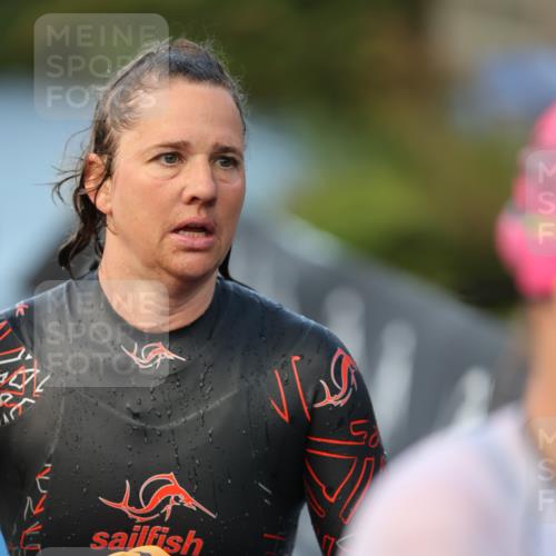 25.08.2024 - Elbe Triathlon Hamburg H.Heesch http://msf.ph/oto/6846821 25.08.2024 08:50:08 Schwimmen 118, 127, 155 meine-sportfotos.de