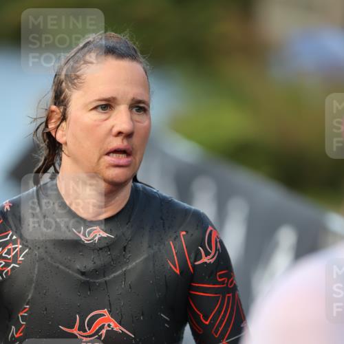 25.08.2024 - Elbe Triathlon Hamburg H.Heesch http://msf.ph/oto/6846829 25.08.2024 08:50:08 Schwimmen 118, 127, 155 meine-sportfotos.de