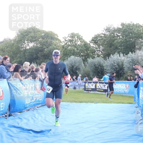 25.08.2024 - Elbe Triathlon Hamburg H.Heesch http://msf.ph/oto/6846835 25.08.2024 10:40:50 Ziel 242, 243 meine-sportfotos.de