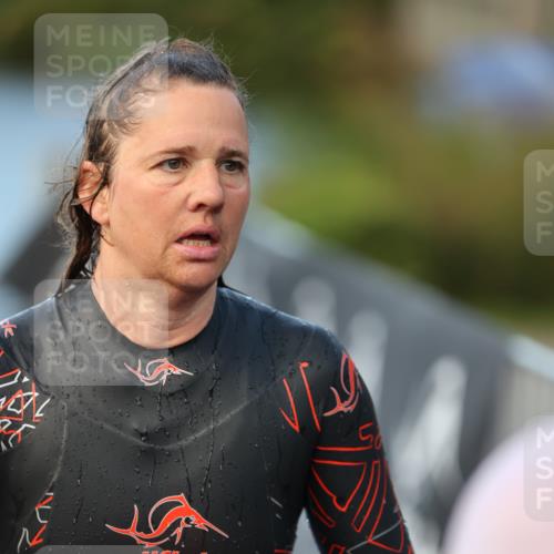 25.08.2024 - Elbe Triathlon Hamburg H.Heesch http://msf.ph/oto/6846838 25.08.2024 08:50:08 Schwimmen 118, 127, 155 meine-sportfotos.de