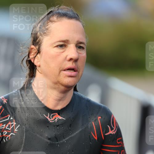 25.08.2024 - Elbe Triathlon Hamburg H.Heesch http://msf.ph/oto/6846843 25.08.2024 08:50:08 Schwimmen 118, 127, 155 meine-sportfotos.de