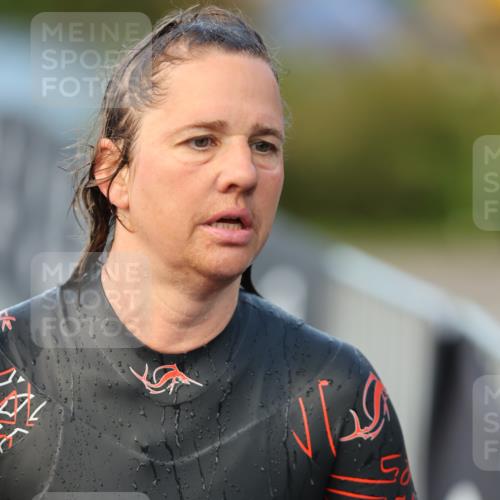 25.08.2024 - Elbe Triathlon Hamburg H.Heesch http://msf.ph/oto/6846849 25.08.2024 08:50:08 Schwimmen 118, 127, 155 meine-sportfotos.de