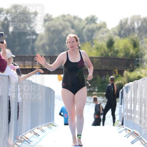 25.08.2024 - Elbe Triathlon Hamburg H.Heesch http://msf.ph/oto/6846871 25.08.2024 14:49:08 Schwimmen  meine-sportfotos.de
