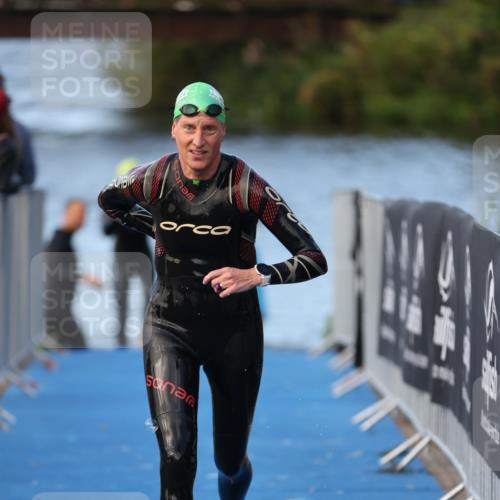 25.08.2024 - Elbe Triathlon Hamburg H.Heesch http://msf.ph/oto/6846872 25.08.2024 08:50:18 Schwimmen 118, 127, 155, 330 meine-sportfotos.de