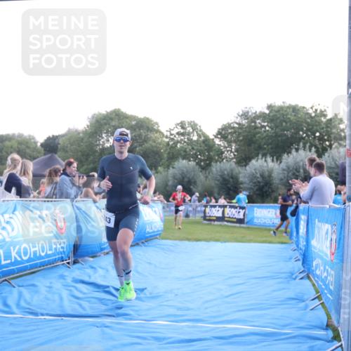 25.08.2024 - Elbe Triathlon Hamburg H.Heesch http://msf.ph/oto/6846884 25.08.2024 10:40:50 Ziel 242, 243 meine-sportfotos.de