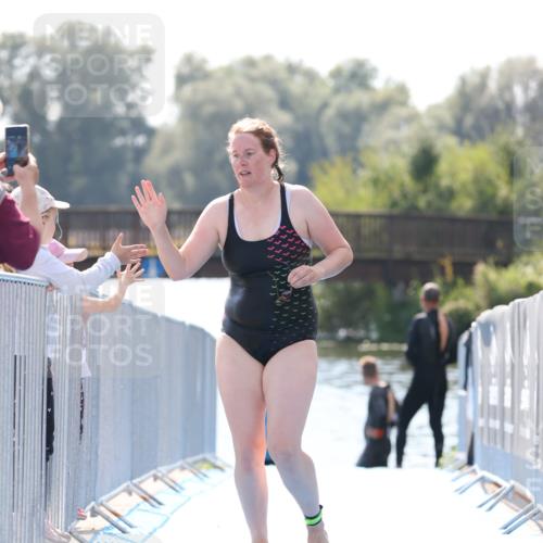 25.08.2024 - Elbe Triathlon Hamburg H.Heesch http://msf.ph/oto/6846909 25.08.2024 14:49:09 Schwimmen  meine-sportfotos.de