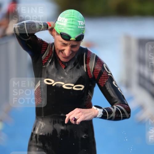 25.08.2024 - Elbe Triathlon Hamburg H.Heesch http://msf.ph/oto/6846934 25.08.2024 08:50:20 Schwimmen 118, 127, 155, 330 meine-sportfotos.de