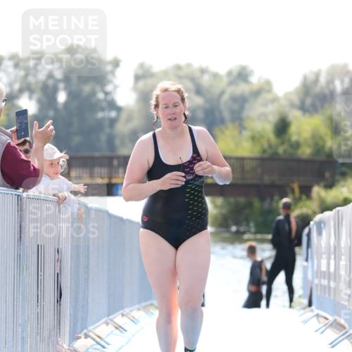 25.08.2024 - Elbe Triathlon Hamburg H.Heesch http://msf.ph/oto/6846937 25.08.2024 14:49:09 Schwimmen  meine-sportfotos.de