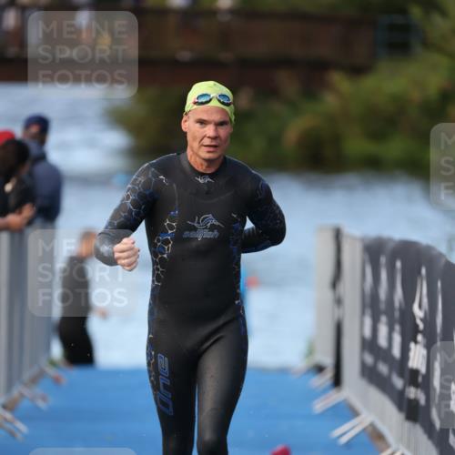 25.08.2024 - Elbe Triathlon Hamburg H.Heesch http://msf.ph/oto/6846962 25.08.2024 08:50:26 Schwimmen 118, 127, 155, 330 meine-sportfotos.de