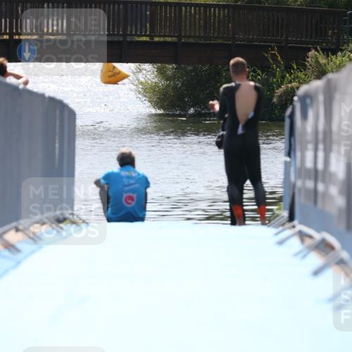 25.08.2024 - Elbe Triathlon Hamburg H.Heesch http://msf.ph/oto/6847006 25.08.2024 14:54:02 Schwimmen  meine-sportfotos.de