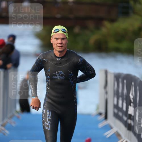 25.08.2024 - Elbe Triathlon Hamburg H.Heesch http://msf.ph/oto/6847017 25.08.2024 08:50:27 Schwimmen 118, 127, 155, 330 meine-sportfotos.de