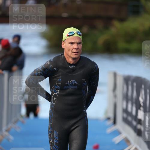 25.08.2024 - Elbe Triathlon Hamburg H.Heesch http://msf.ph/oto/6847031 25.08.2024 08:50:27 Schwimmen 118, 127, 155, 330 meine-sportfotos.de