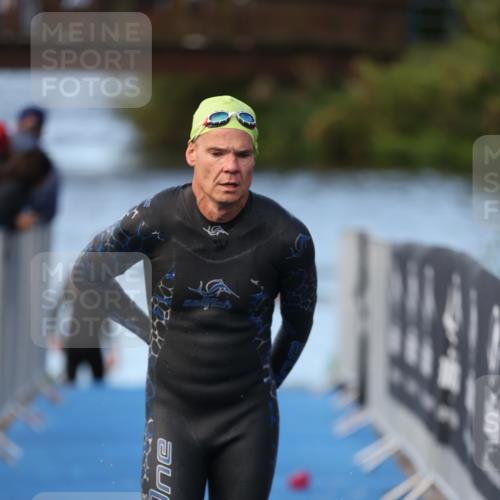 25.08.2024 - Elbe Triathlon Hamburg H.Heesch http://msf.ph/oto/6847051 25.08.2024 08:50:27 Schwimmen 118, 127, 155, 330 meine-sportfotos.de